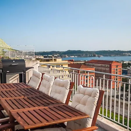 River Vista - 2 Bedroom Terrace Retreat *
