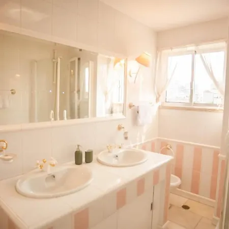 River Vista - 2 Bedroom Terrace Retreat Lisbon