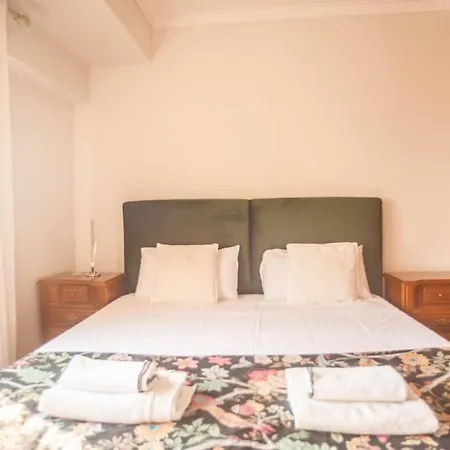 River Vista - 2 Bedroom Terrace Retreat Apartment *