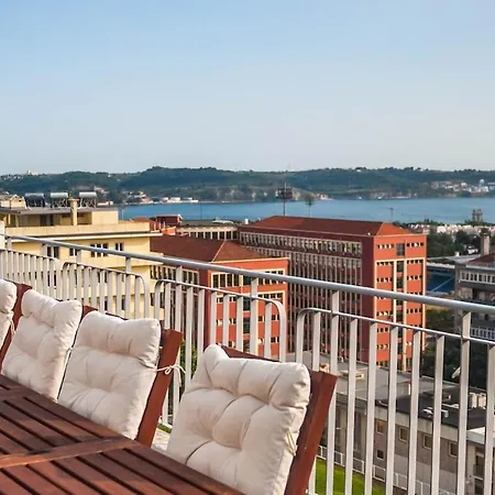 Apartment River Vista - 2 Bedroom Terrace Retreat *